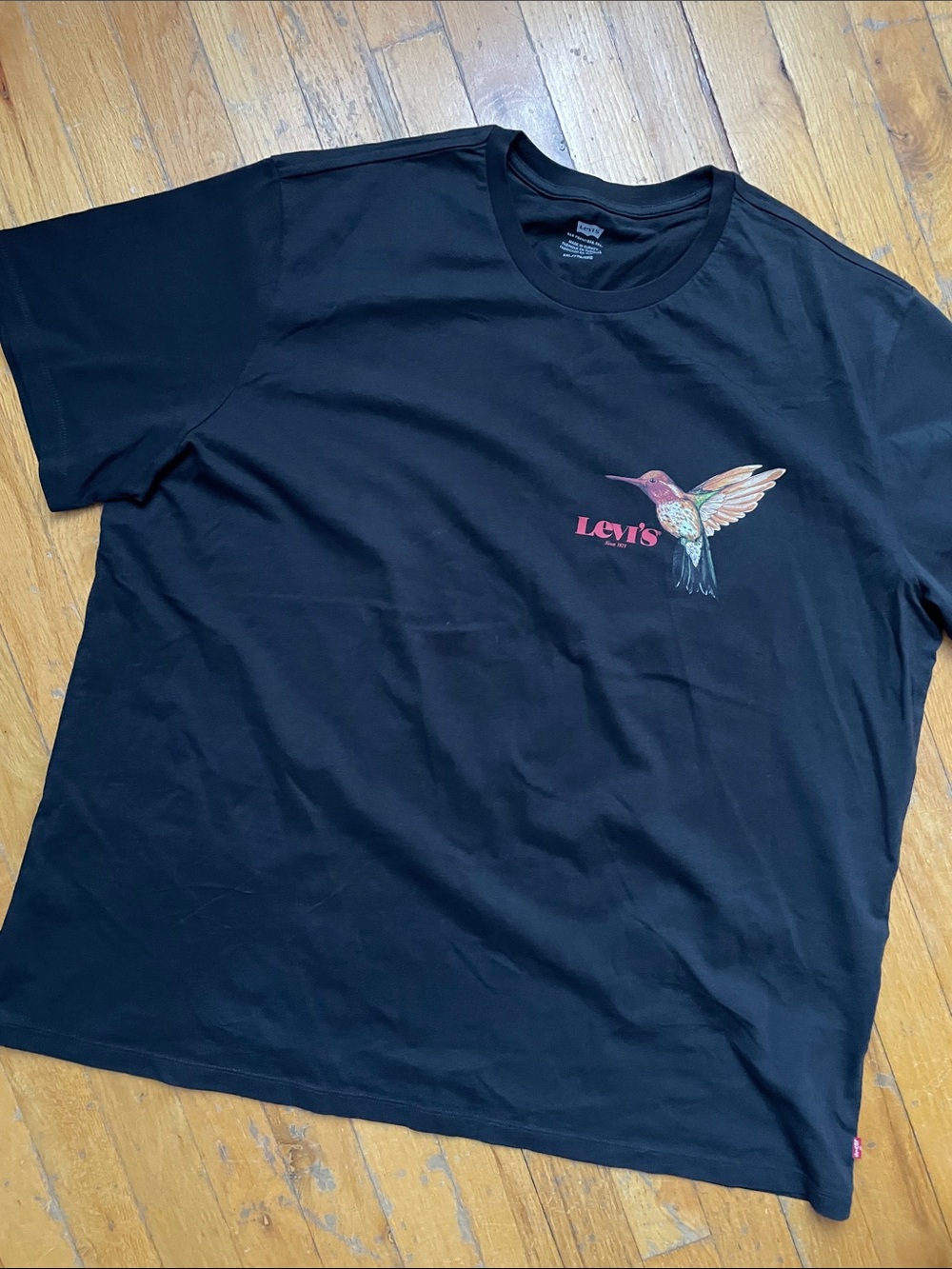 Mens Levi's Hummingbird Graphic Tee in the colorway Caviar Black XXL